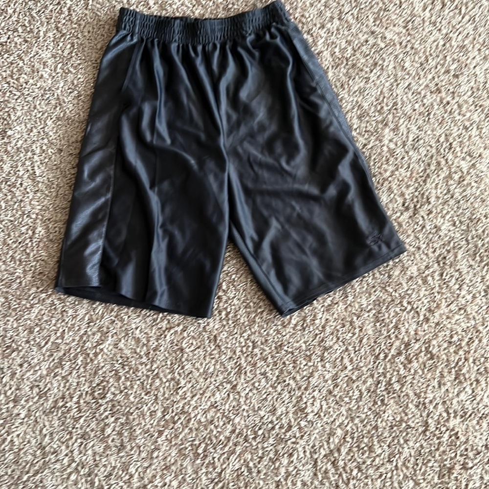 Kids gym shorts used size 14-16.